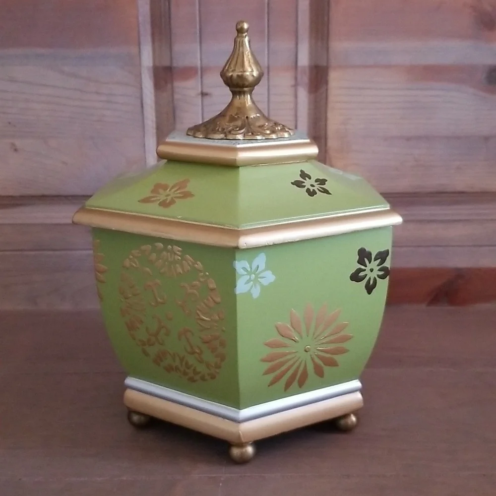 Raymond Waites for Toyo Decorative Footed Box